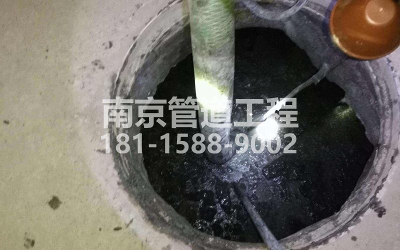 216王子楼清理化粪池