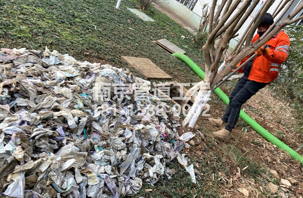 315王子楼化粪池垃圾清理